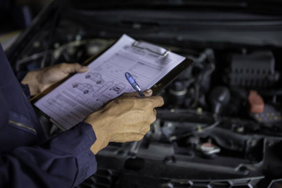 mechanic doing MOT